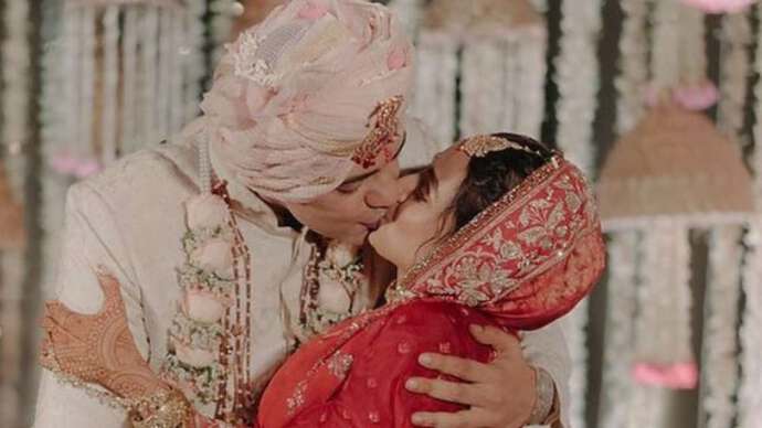 Cyrus Sahukar-Vaishali Malahara trolled for lip lock photo, Ranbir-Alia blamed for setting trend