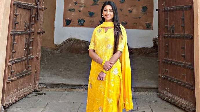 ‘Yeh Rishta Kya Kehlata Hai’ Star Mohena Singh Welcomes Baby Boy; Shares First Picture
