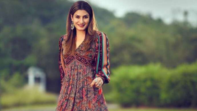 Raveena Tandon Spots ‘KGF 2’ Fans While Watching IPL Game With Sanjay Dutt; Watch