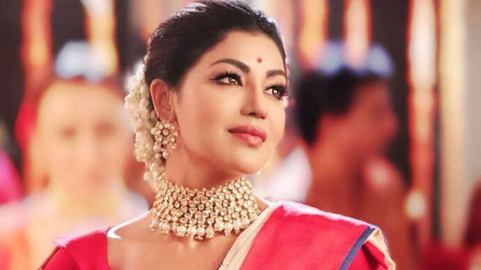 Debina Bonnerjee pulls a Kim Kardashian in her latest maternity photoshoot; proves she’s a bold and beautiful mom; Pics