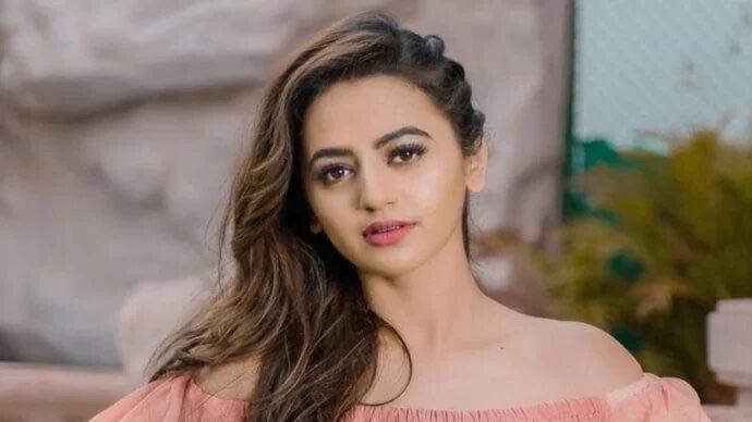 Helly Shah looks stunning in her latest photoshoot; fans say, ‘Already getting Cannes 2022 vibes’