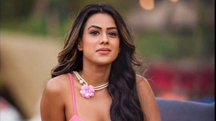 From Urfi Javed flaunting blue to Nia Sharma shimmering in silver: TV actresses who pulled off the weirdest lipstick ever