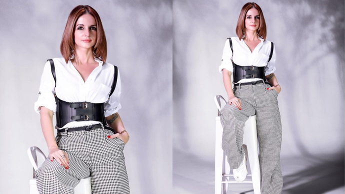 Sussanne Khan’s mirror selfie sparks a mushy exchange of words and heart emojis with Arslan Goni