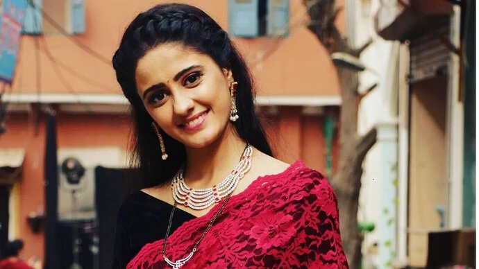 Ghum Hai Kisikey Pyaar Meiin stars Ayesha Singh, Aishwarya Sharma & Neil Bhatt share pics with families as they ring in New Year 2023