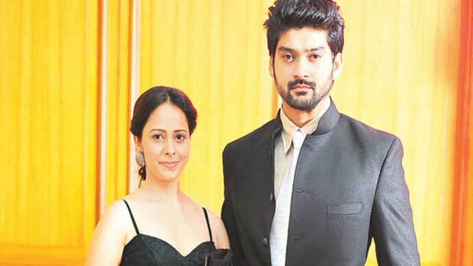 Na Aana Is Des Laaado actor Aditya Redij and Natasha Sharma look gorgeous parents-to-be in these beautiful baby shower videos