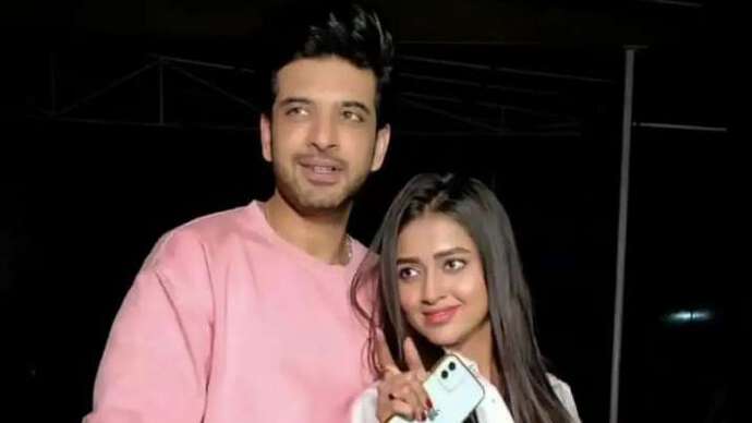 Ganesh Chaturthi 2022: Karan Kundrra & Tejasswi Celebrate Bappa’s Festival Together, TejRan Fans Say ‘God Bless You Two’; Pics