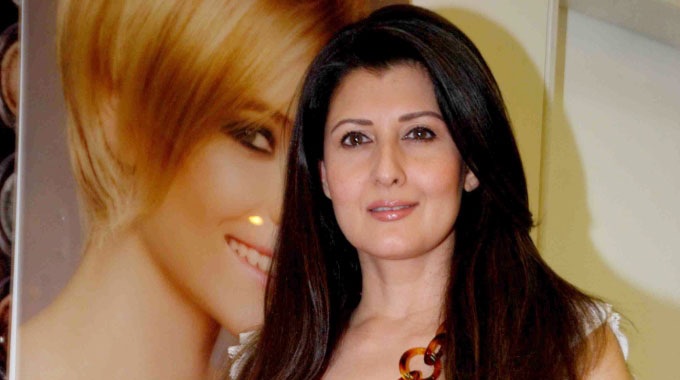 Salman Khan birthday bash: Tiger 3 actor kisses ex-girlfriend Sangeeta Bijlani; leaves netizens divided