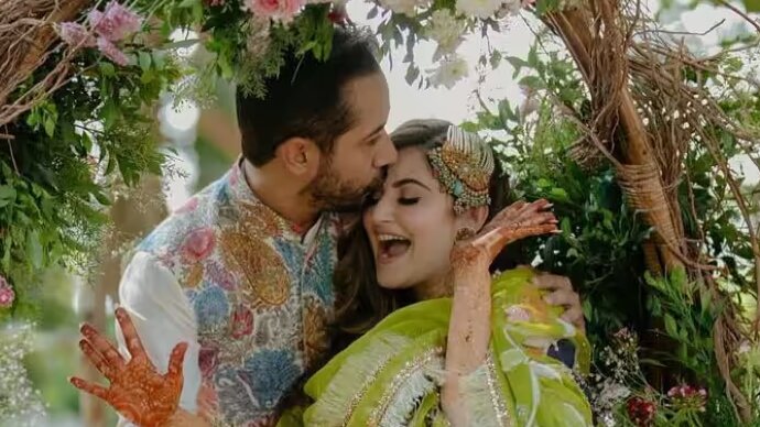 Shivaleeka Oberoi, Abhishek Pathak Mehendi: Newlyweds share pictures from dreamy wedding