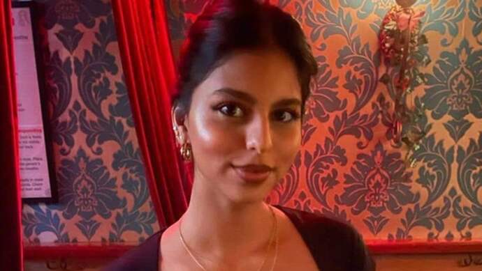 Suhana Khan stuns in golden saree in throwback Diwali video, Shweta Bachchan reacts, watch