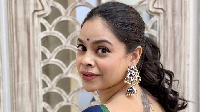 Kapil Sharma show star Sumona Chakravarti looks hot in sexy pink bikini, netizens say ‘dekh rahe ho kappu sharma’
