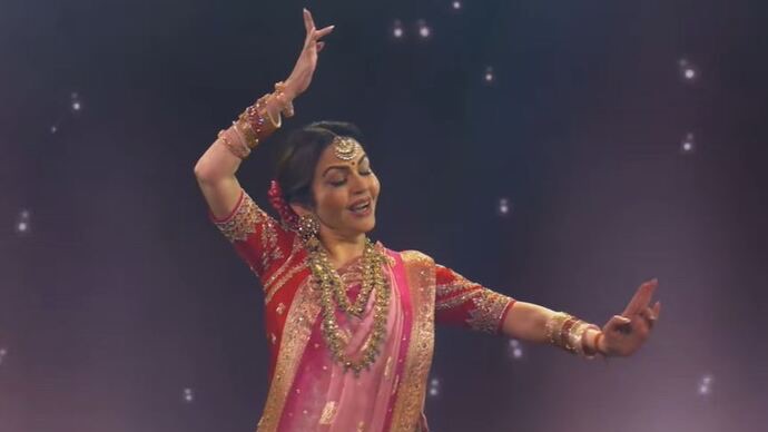 Nita Ambani Mesmerises With Her Performance on ‘Raghu Pati Raghav Raja Ram’