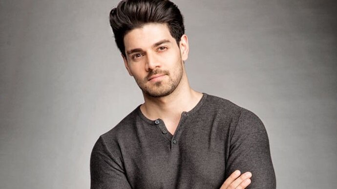 Sooraj Pancholi seeks blessings at Gurudwara Bangla Sahib in Delhi after getting acquitted in Jiah Khan’s case