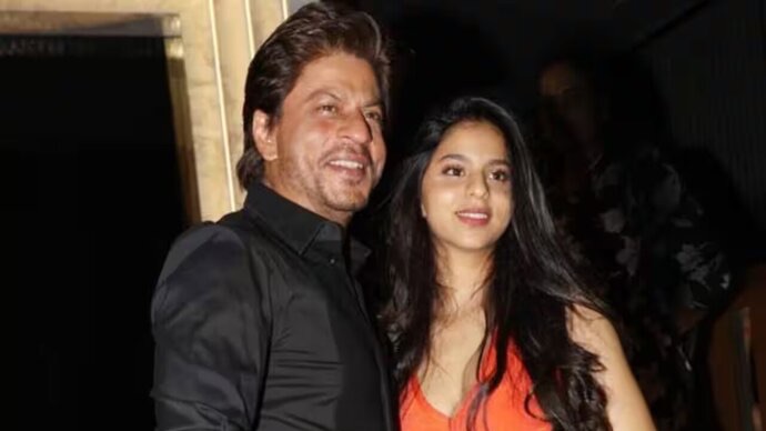 Shah Rukh Khan, Suhana Khan play cricket in London before they start shooting for King. See viral pic