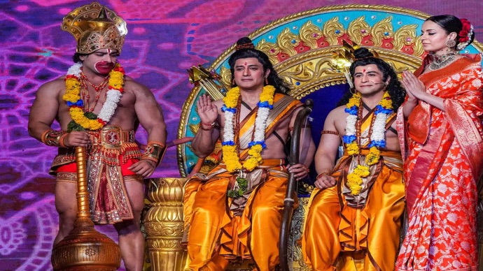Kangana Ranaut performs Ravan Dahan at Delhi’s Lav Kush Ramlila, chants Jai Shri Ram