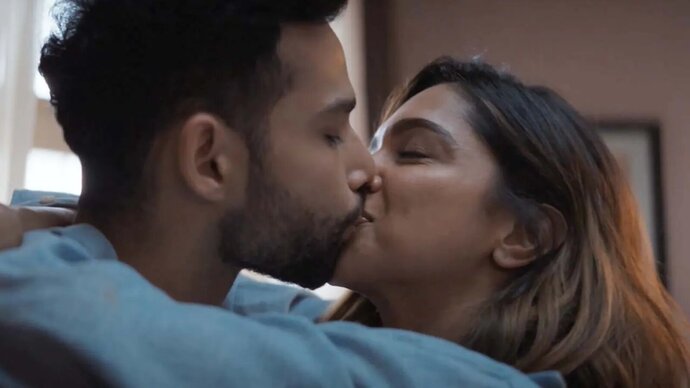 Rashmika Mandanna-Ranbir Kapoor to Deepika Padukone-Ranveer Singh: Bollywood actors and their steamiest kissing scenes 