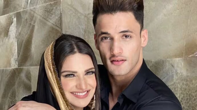 After break up with Asim Riaz due to religious reasons; Himanshi Khurana goes on chaar dham yatra