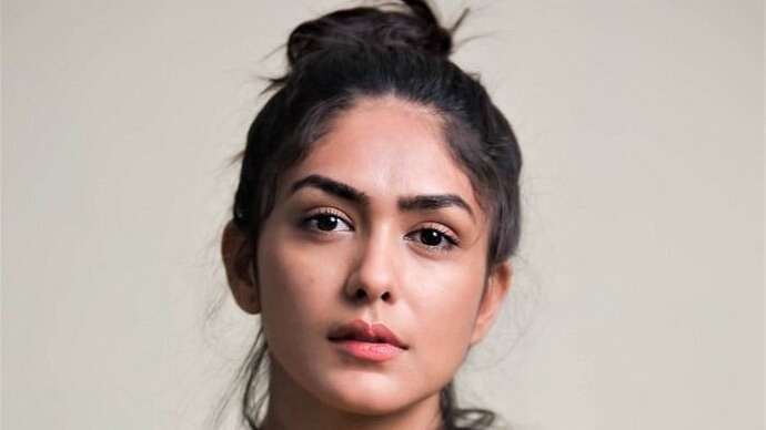 Mrunal Thakur’s explosive look from Hai Jawani toh Ishq Hona Hai leaked; actress spotted in…