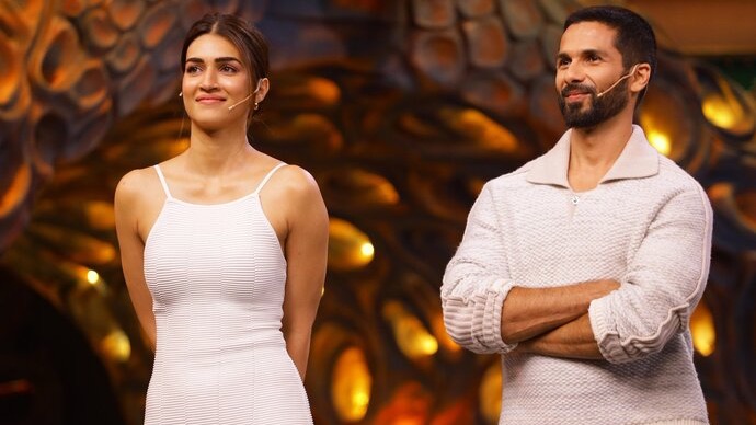 Salman Khan dances with Shahid Kapoor and Kriti Sanon on the sets of Bigg Boss 17; watch