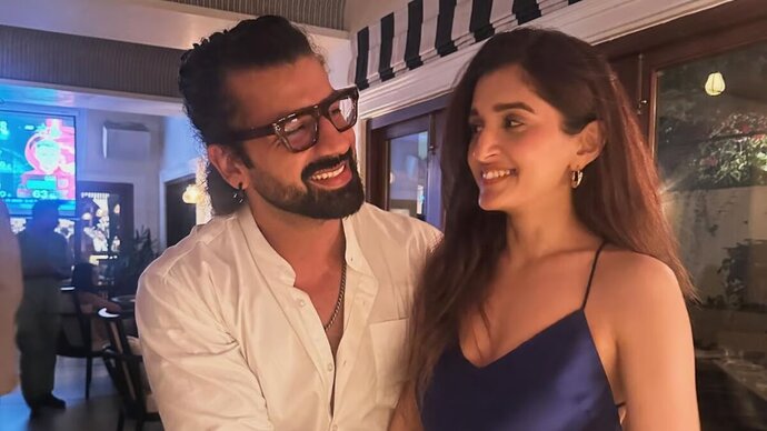 Anupamaa’s Nidhi Shah & Aashish Mehrotra share snaps from intimate date night; Fans ask Shadi kab fir?