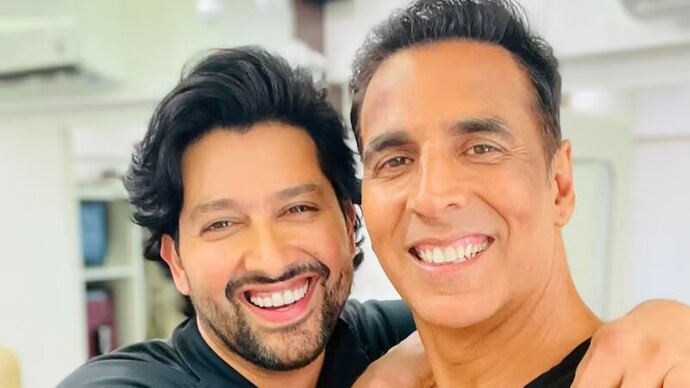 Aftab Shivdasani confirms joining Akshay Kumar’s Welcome to the Jungle, drops goofy picture with him