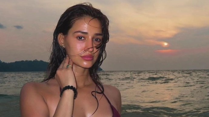 Disha Patani enjoys Thailand vacation at the beach in stunning swimsuit. See pics
