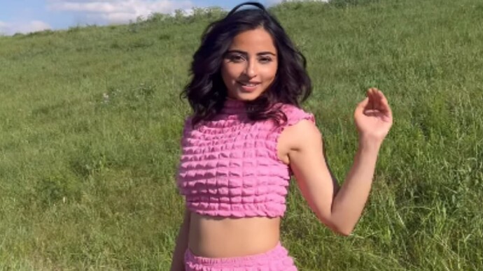 Khatron Ke Khiladi 14 promo: Niyati Fatnani struggles to perform stunt as she is covered with honeybees; does this