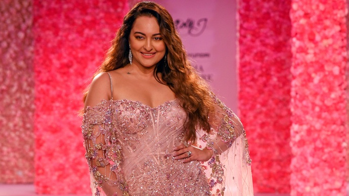 Sonakshi Sinha returns to ramp after marriage, turns showstopper at India Couture Week