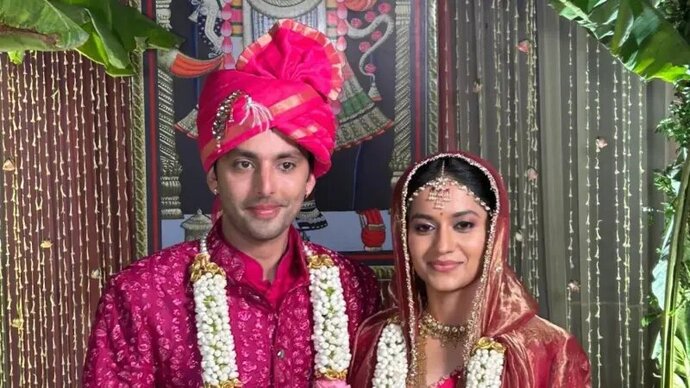 Himansh Kohli Introduces Mystery Girl As His Wife In Photos From Intimate Wedding Ceremony