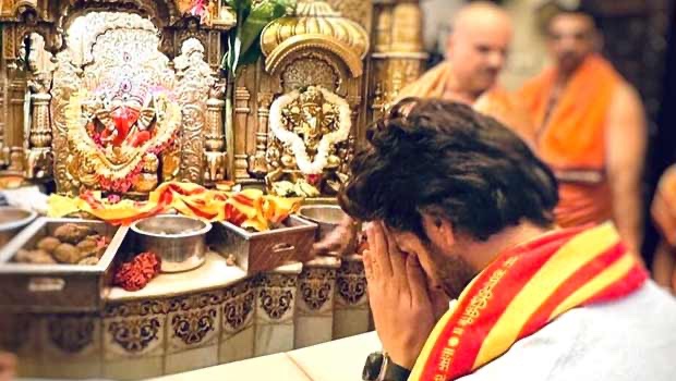 Kartik Aaryan seek blessings at Siddhivinayak Temple as Bhool Bhulaiyaa 3 hit theatres