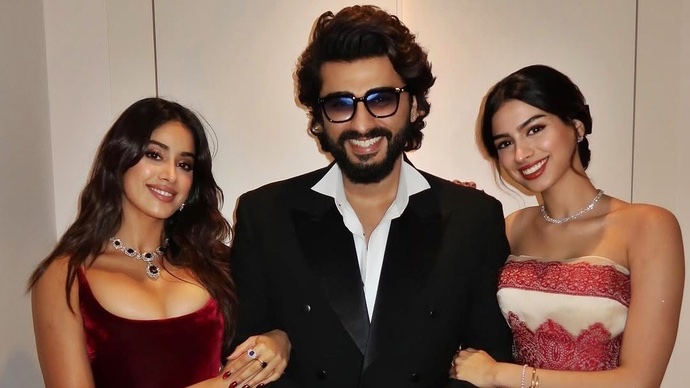 Khushi Kapoor, Janhvi, Arjun shares pictures from Christmas celebrations