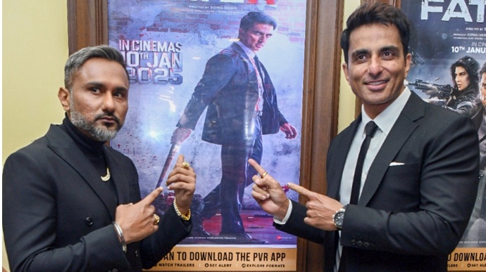 Singer Yo Yo Honey Singh & actor Sonu Sood during the launch of song Hitman from the movie Fateh in New Delhi