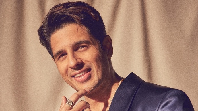 Sidharth Malhotra captures his “param state of mind” in aesthetic way