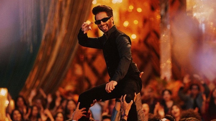 Shahid Kapoor’s ‘Teri Baaton Mein Aisa Uljha Jiya’ clocks one year, actor shares unseen BTS moments from film