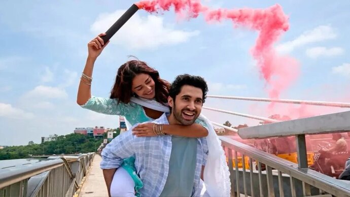 Chand Mera Dil Advance Booking Box Office: Lakshya and Ananya Panday starrer shows good early signs