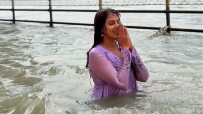 Genelia D’Souza takes a dip in the Ganga, says she ‘remembered Navra’ Riteish Deshmukh on ‘Vat Purnima’